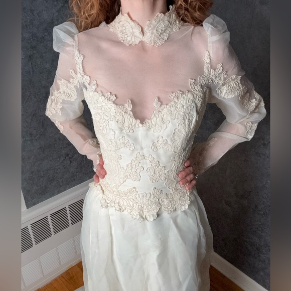 🤍 Vintage 1970s Lace Wedding Dress | Edwardian Revival | Sheer Sleeves 🤍 - Picture 5 of 8